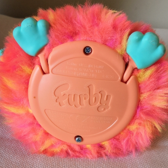 Furby Coral Interactive Singing Toy with Colorful Fur 2023 - Picture 7 of 8